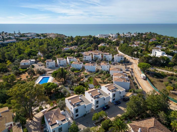 Image No.40-3 Bed Property for sale