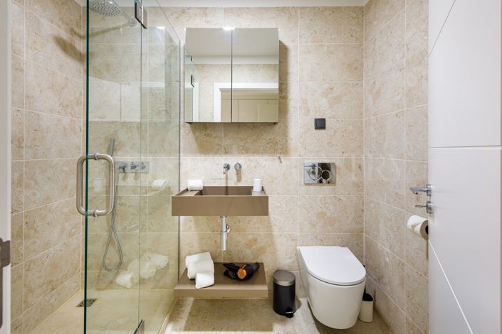 Image No.17-5 Bed Property for sale