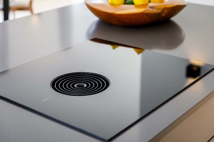 Image No.20-5 Bed Property for sale