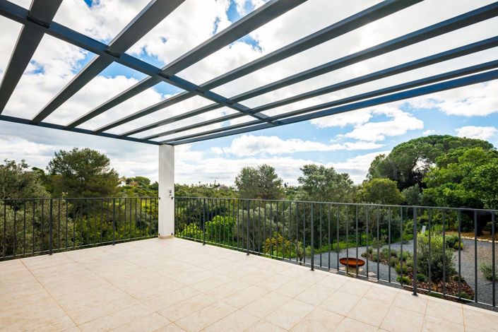 Image No.28-5 Bed Property for sale