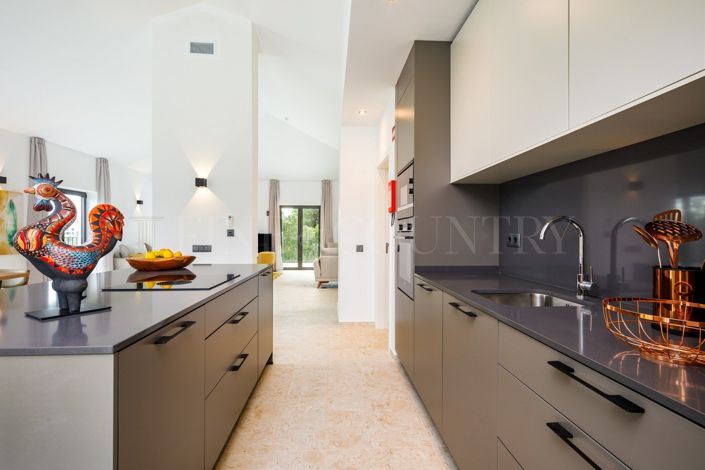Image No.7-5 Bed Property for sale