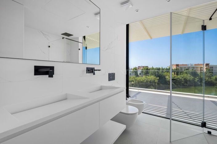 Image No.24-3 Bed Apartment for sale