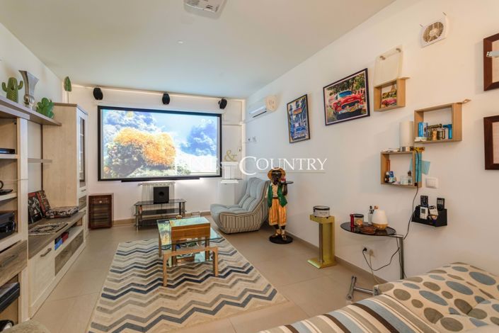 Image No.20-4 Bed Property for sale