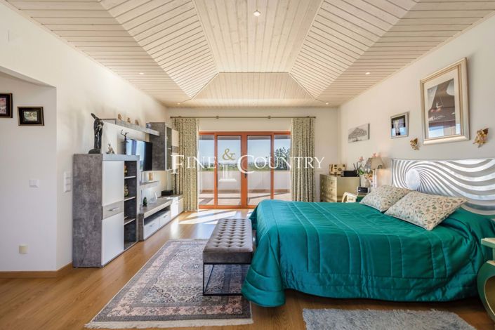 Image No.23-4 Bed Property for sale