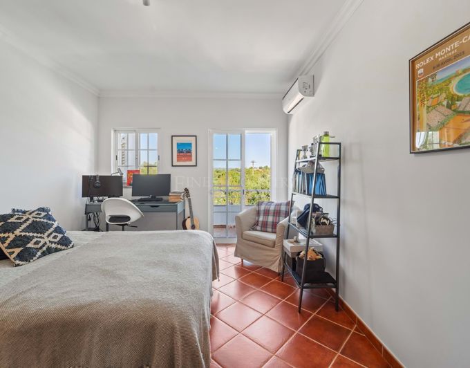 Image No.19-5 Bed Townhouse for sale