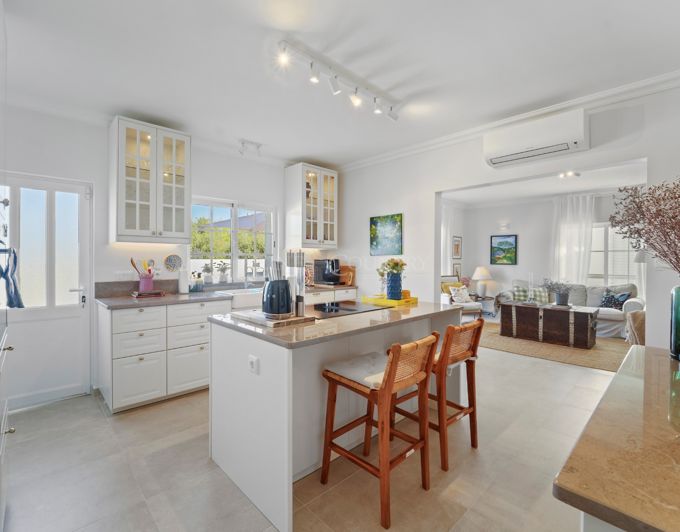 Image No.3-5 Bed Townhouse for sale