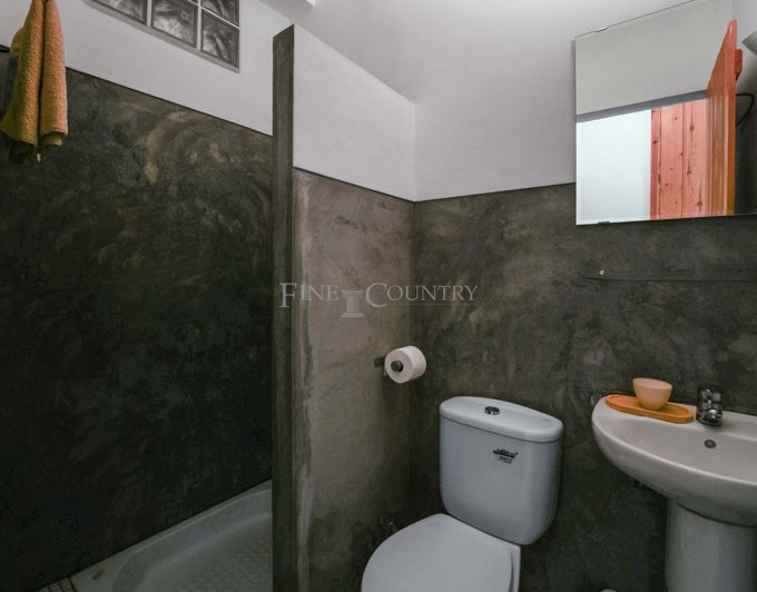 Image No.25-3 Bed Property for sale