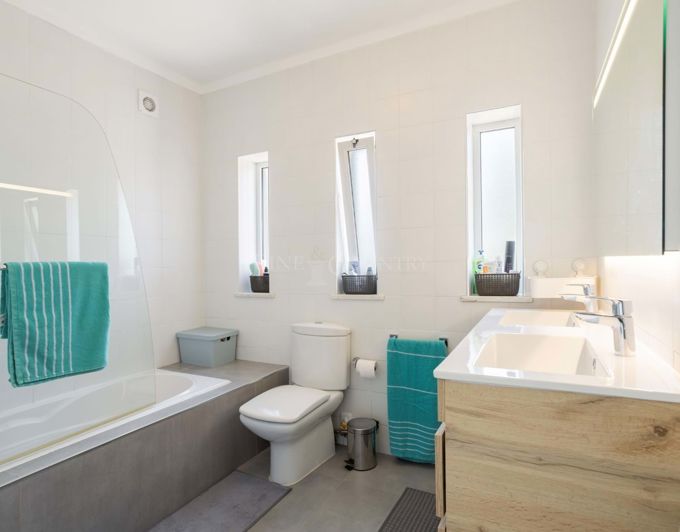 Image No.15-4 Bed Villa for sale