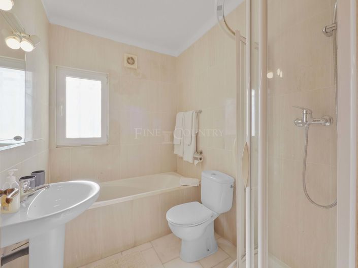 Image No.30-4 Bed Property for sale