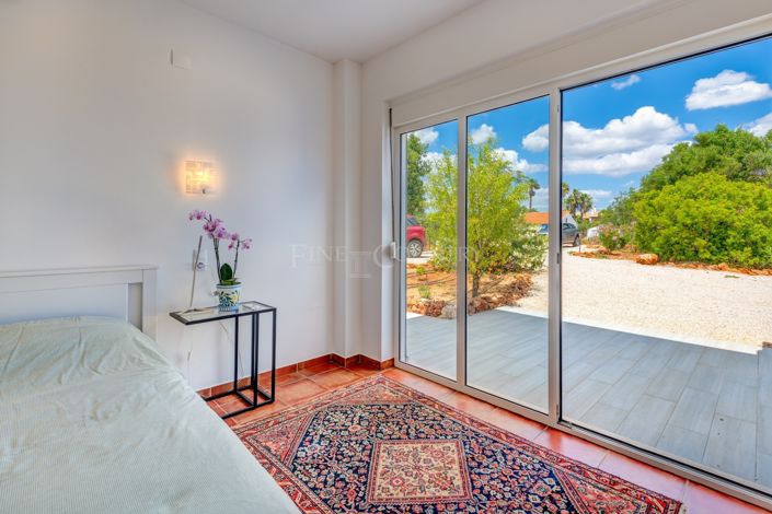 Image No.13-4 Bed Property for sale