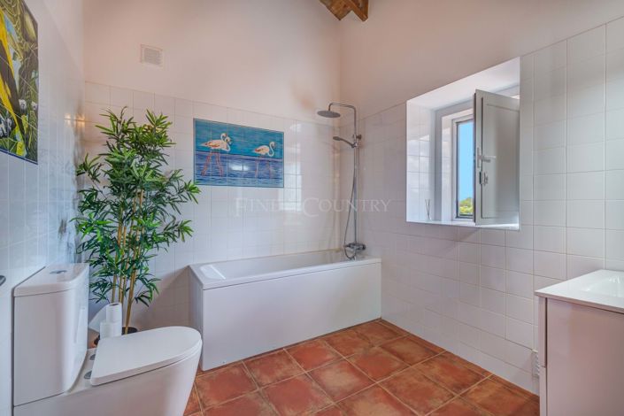 Image No.21-4 Bed Property for sale