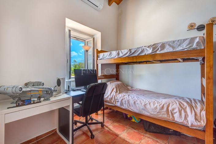 Image No.27-4 Bed Property for sale