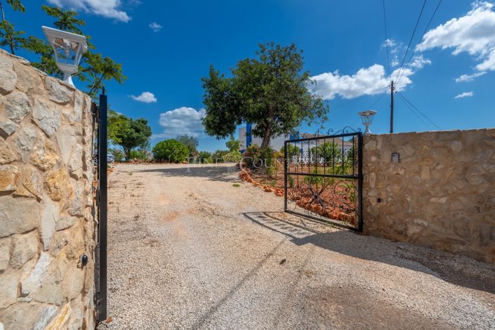 Image No.60-4 Bed Property for sale