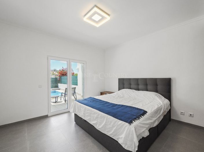 Image No.18-2 Bed Townhouse for sale