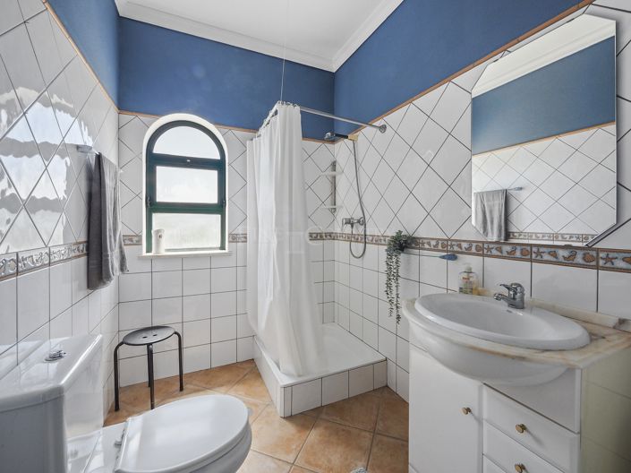 Image No.15-5 Bed Property for sale