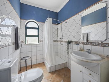 2104-348420-b952a8cbdbc2fd66601ce91bb265b9cce