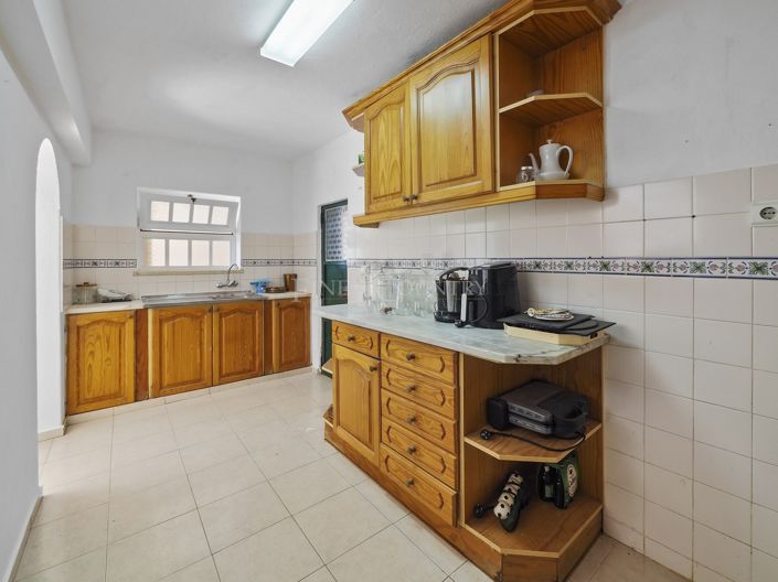 Image No.29-5 Bed Property for sale