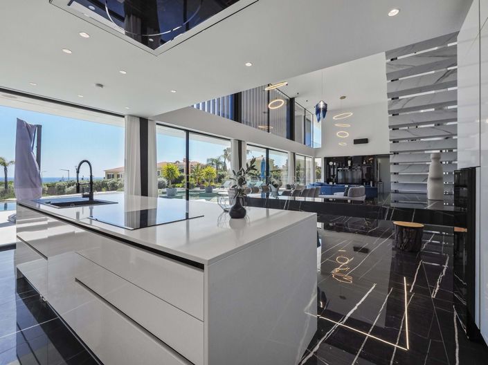 Image No.11-5 Bed Property for sale