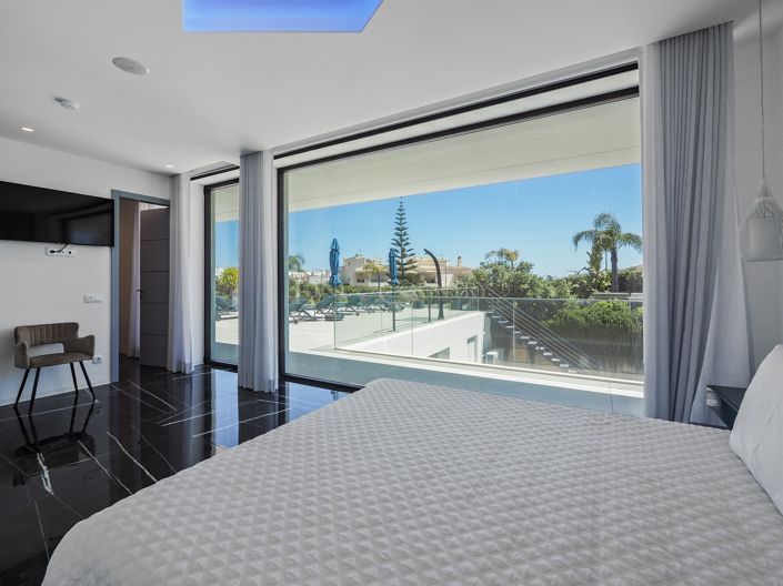 Image No.16-5 Bed Property for sale