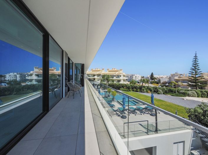 Image No.26-5 Bed Property for sale