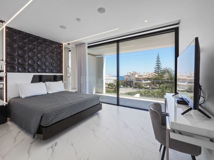 Image No.33-5 Bed Property for sale