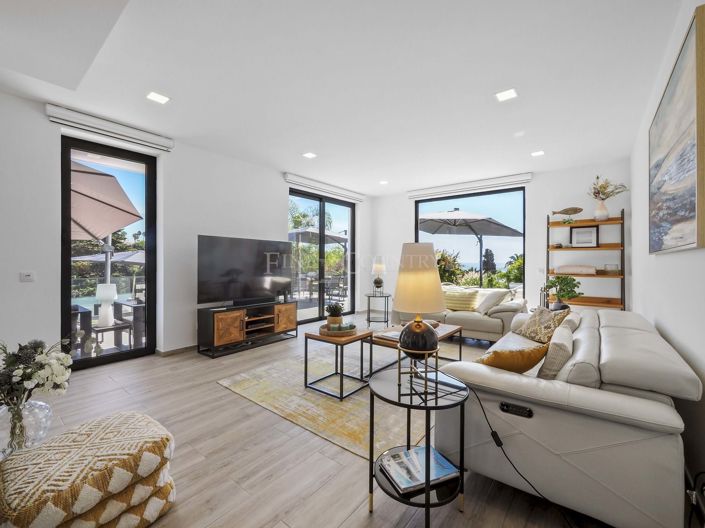 Image No.4-4 Bed Property for sale