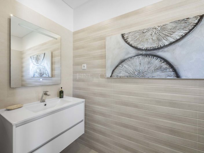 Image No.14-3 Bed Property for sale