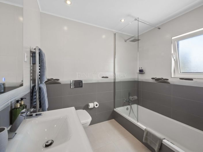 Image No.20-3 Bed Property for sale