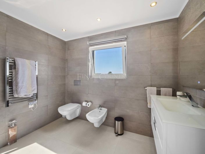 Image No.24-3 Bed Property for sale