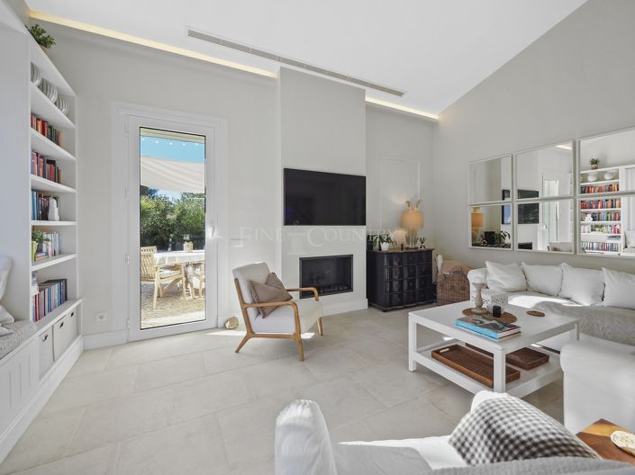 Image No.10-4 Bed Property for sale