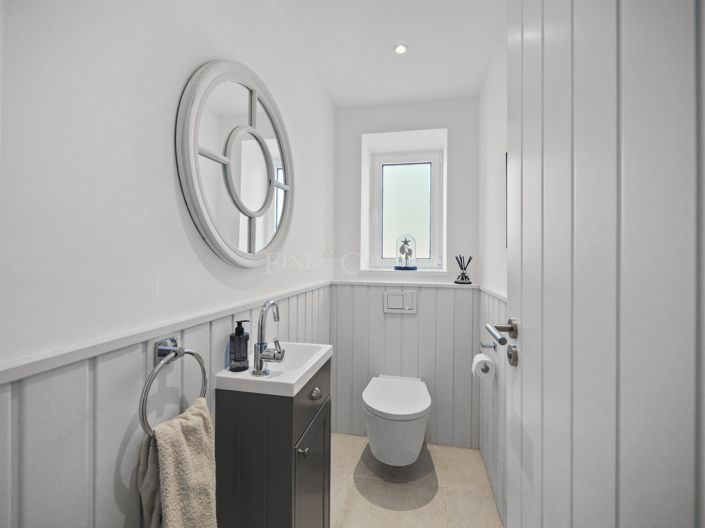 Image No.24-4 Bed Property for sale