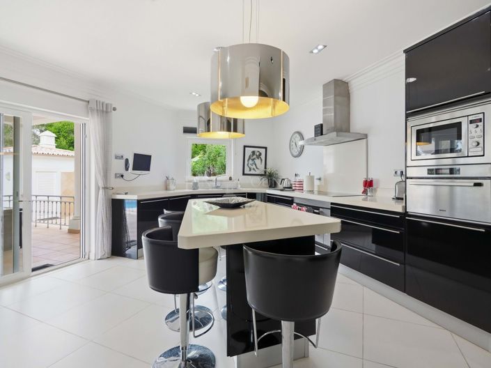 Image No.17-4 Bed Property for sale