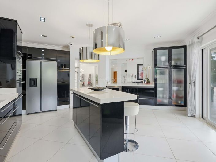 Image No.18-4 Bed Property for sale