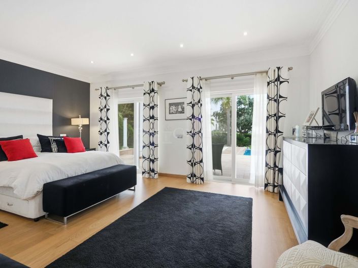 Image No.32-4 Bed Property for sale