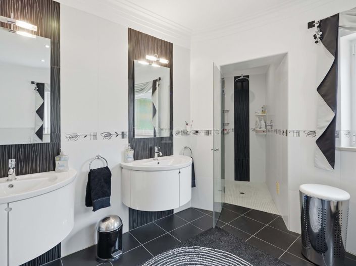 Image No.34-4 Bed Property for sale