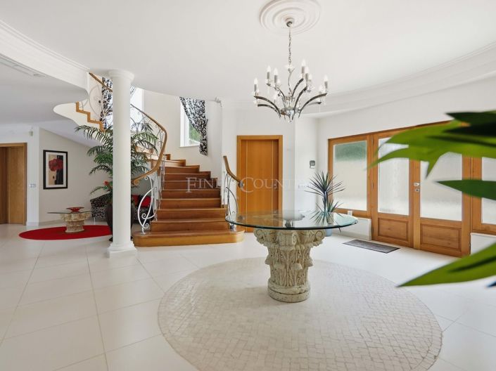 Image No.4-4 Bed Property for sale