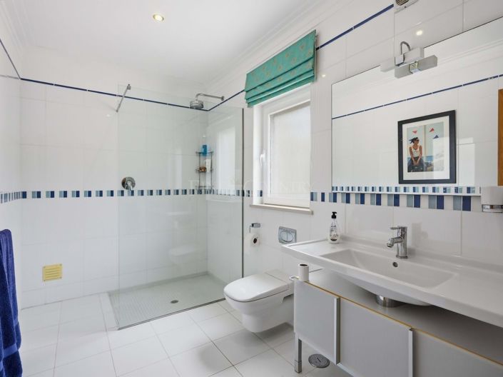 Image No.44-4 Bed Property for sale