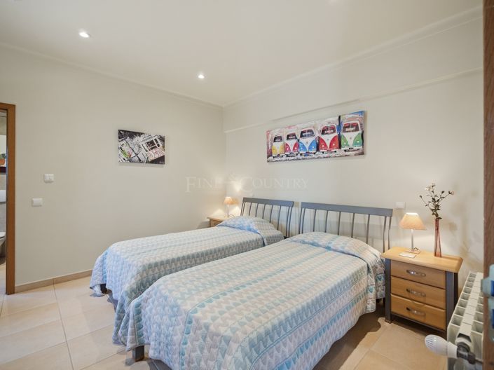 Image No.12-4 Bed Property for sale