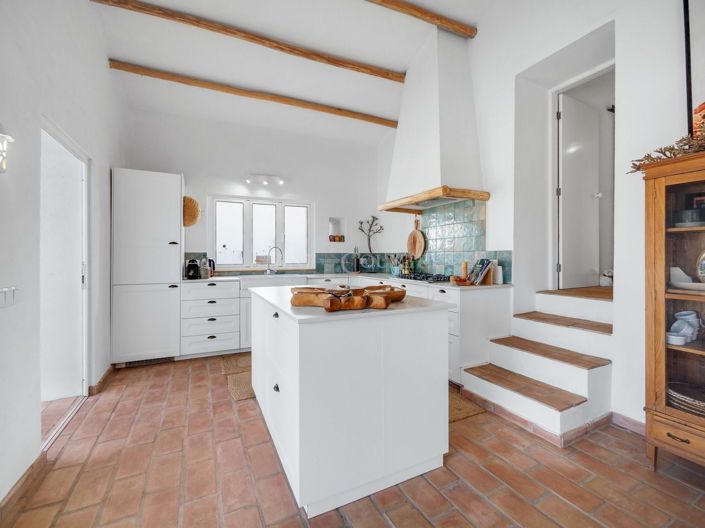 Image No.8-4 Bed Property for sale