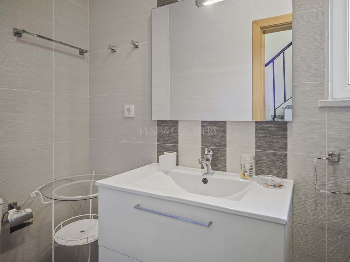 Image No.18-3 Bed Townhouse for sale