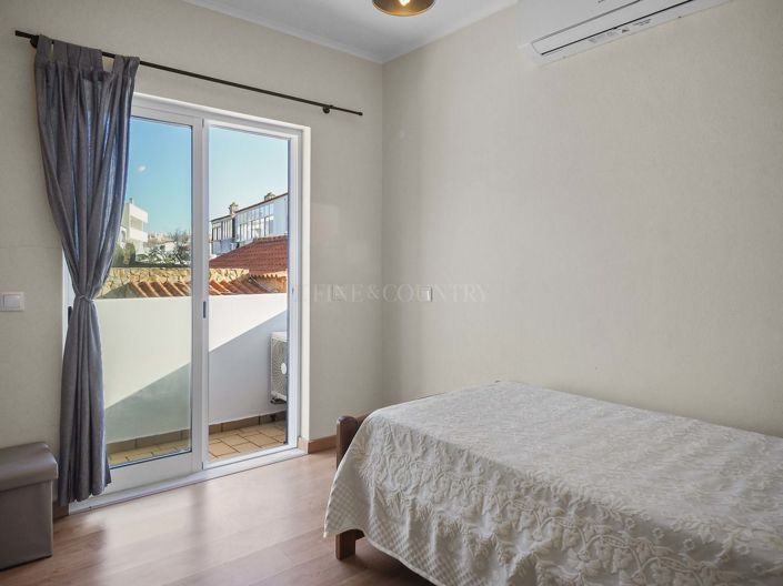 Image No.20-3 Bed Townhouse for sale