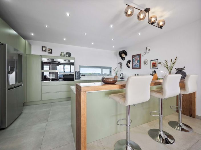 Image No.17-4 Bed Property for sale