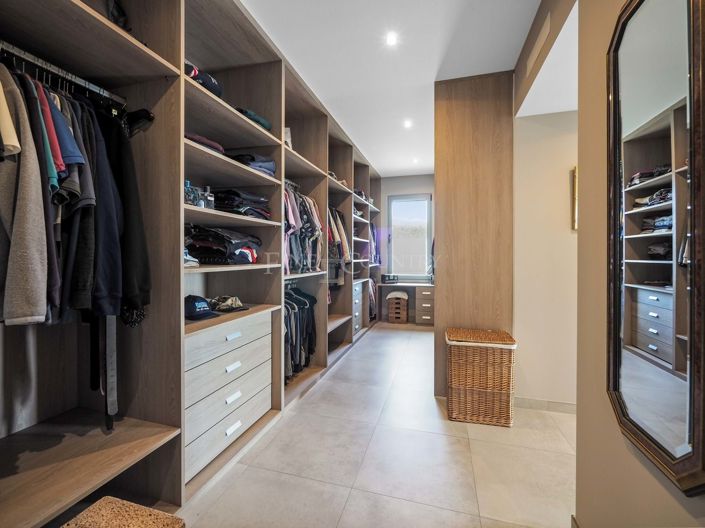 Image No.34-4 Bed Property for sale