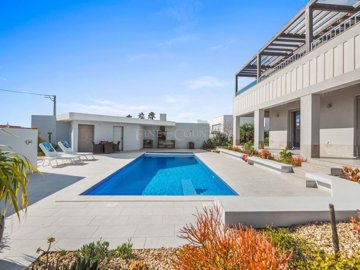 2104-366817-b952a8cbdbc2fd66601ce91bb265b9cce