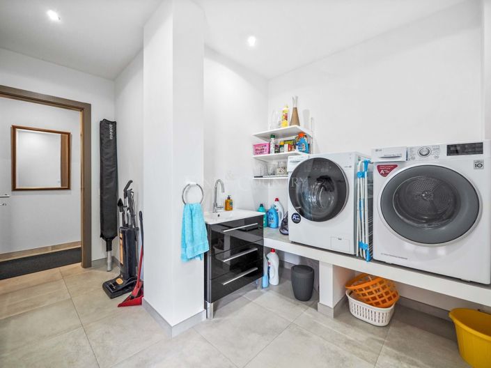 Image No.41-4 Bed Property for sale