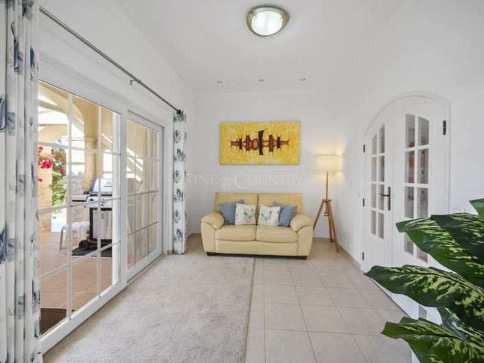 Image No.12-4 Bed Property for sale