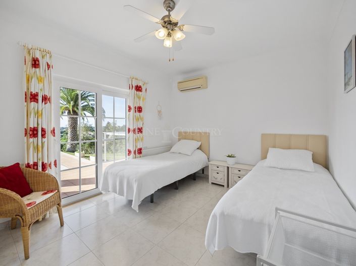 Image No.19-4 Bed Property for sale