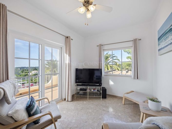 Image No.25-4 Bed Property for sale