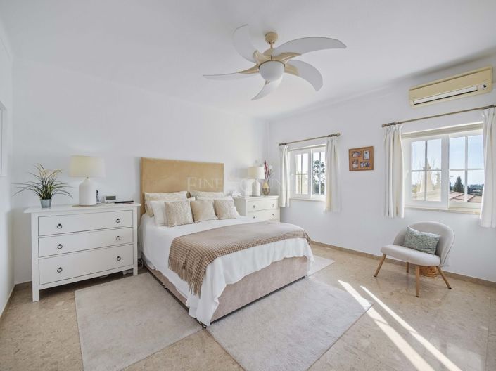 Image No.27-4 Bed Property for sale