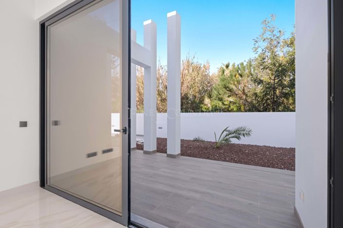 Image No.14-3 Bed Property for sale